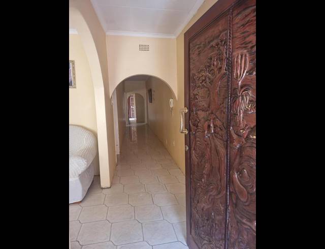 4 BEDROOM HOUSE FOR SALE IN LORENTZVILLE